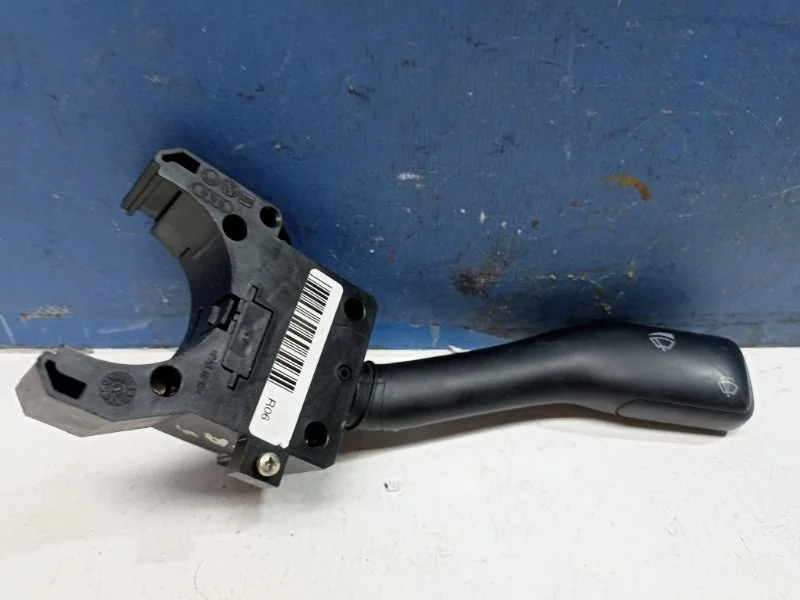 Переключатель подрулевой Skoda Octavia A4 1997-2011 4B0953503G 1U