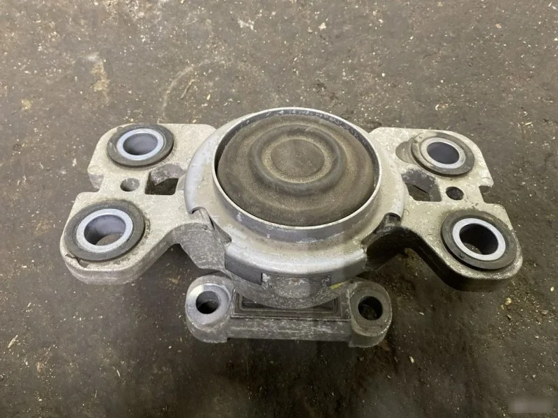 Опора ДВС Volvo S60 31316875, левая