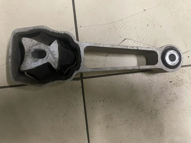 Реактивная тяга ДВС Volvo S60 30793322