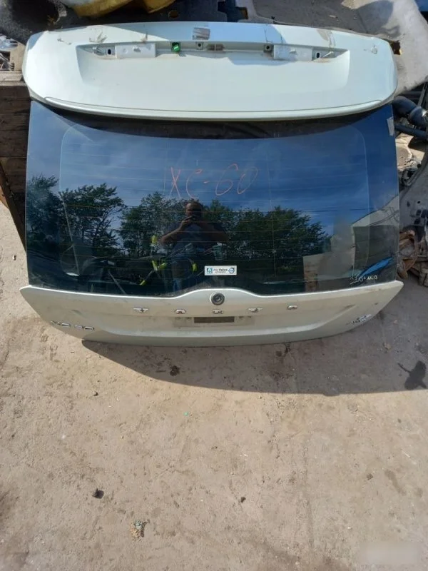 Крышка багажника Volvo Xc60 39811096