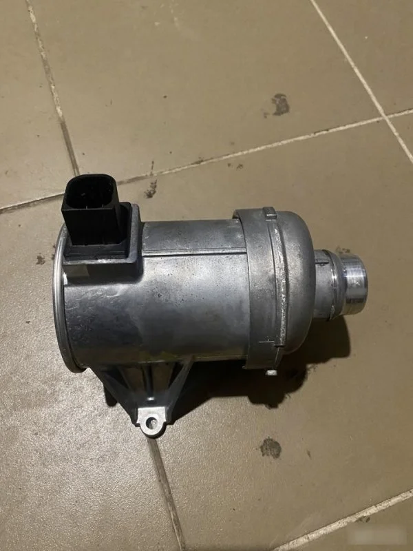 Насос охлаждающей жидкости Volvo 31368715