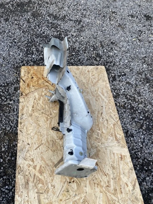 Наконечник лонжерона Volvo Xc60 2014 31353135, левый