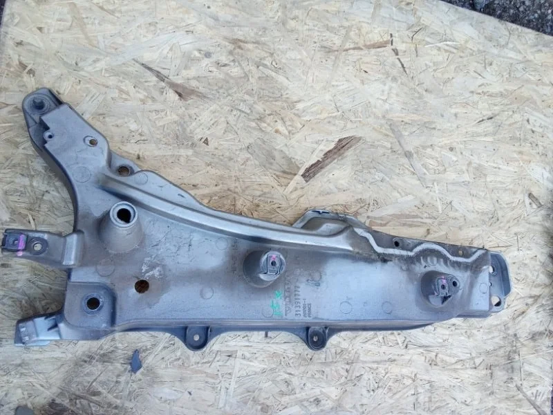 Кронштейн крыла Volvo Xc90 31391777 B4204T34, передний левый
