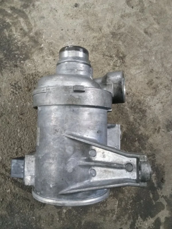 Насос охлаждающей жидкости Volvo Xc60 2015 31368715 B4204T11