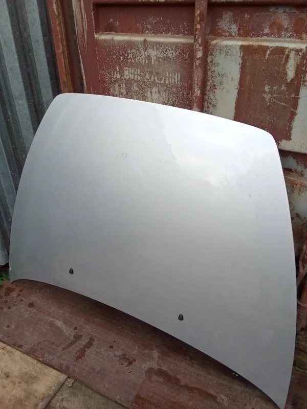 Капот Volvo 31371415