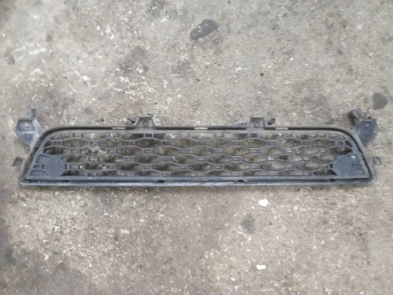Решетка бампера Volvo Xc60 2011 30763422 D5244T10