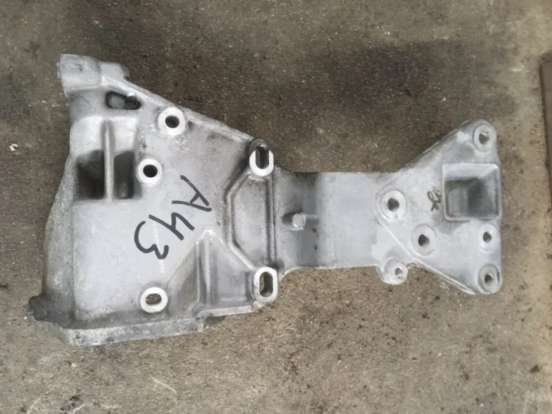 Кронштейн генератора Volvo Xc60 2011 31316673 D5244T10