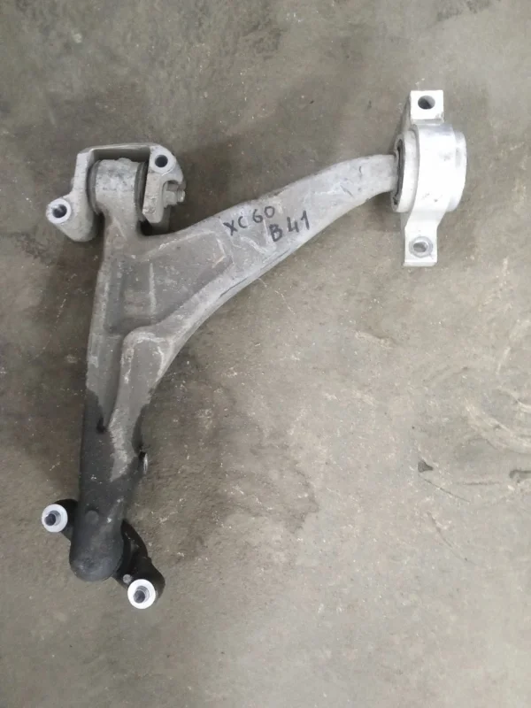 Рычаг подвески Volvo Xc60 2019 32381882 B4204T26, передний левый