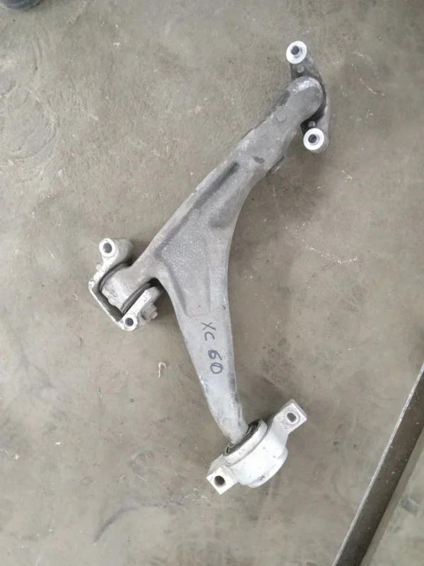 Рычаг подвески Volvo Xc60 2019 32381881 B4204T26, передний правый