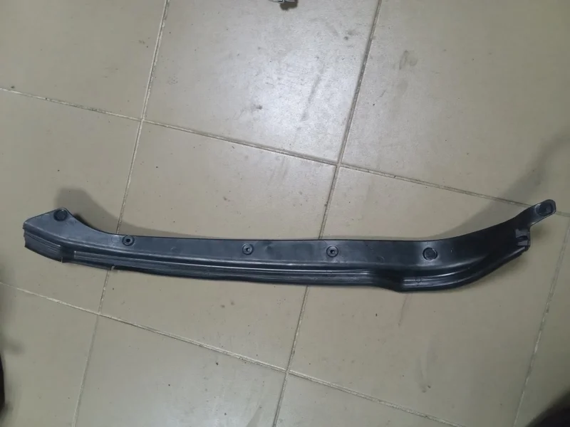 Уплотнитель двери Volvo Xc60 31298783, передний левый