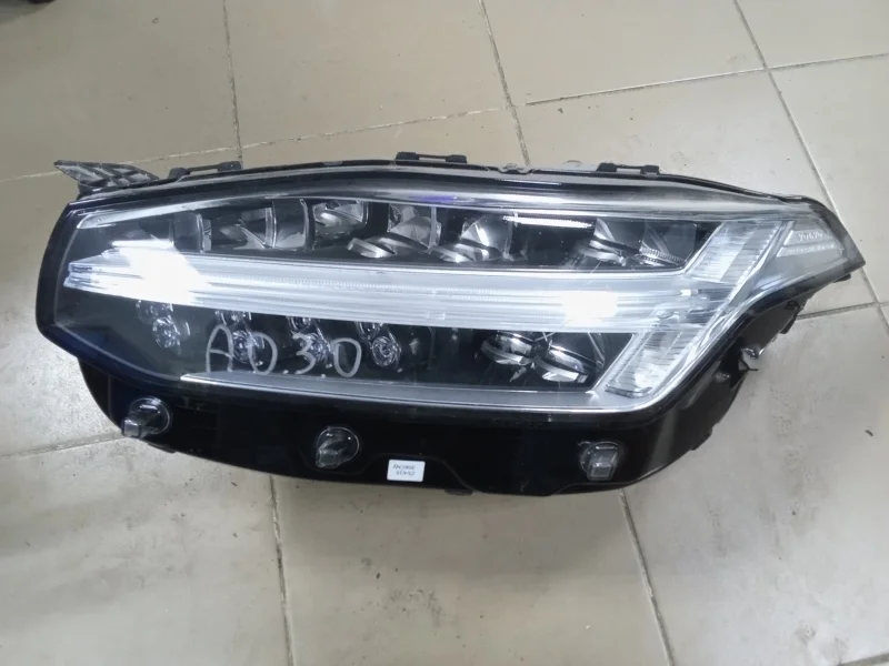 Фара Volvo Xc90 2015 31677038, левая