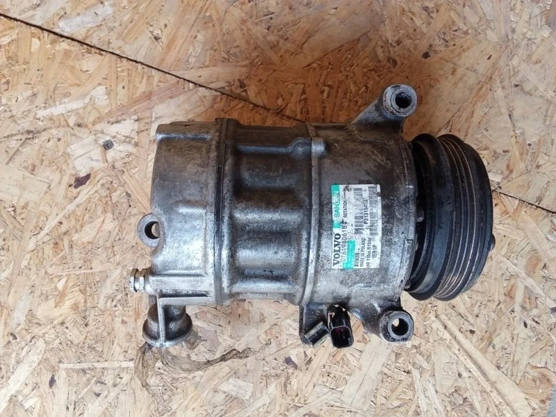 Компрессор кондиционера Volvo Xc70 2012 36050841 D5204T3