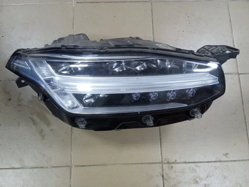 Фара Volvo Xc90 2017 31677039, правая