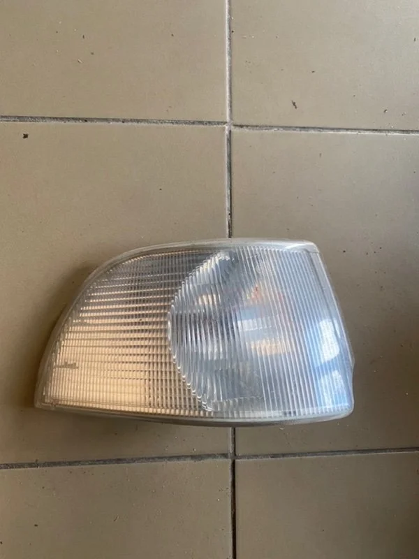 Поворотник Volvo S70 9483183, передний левый