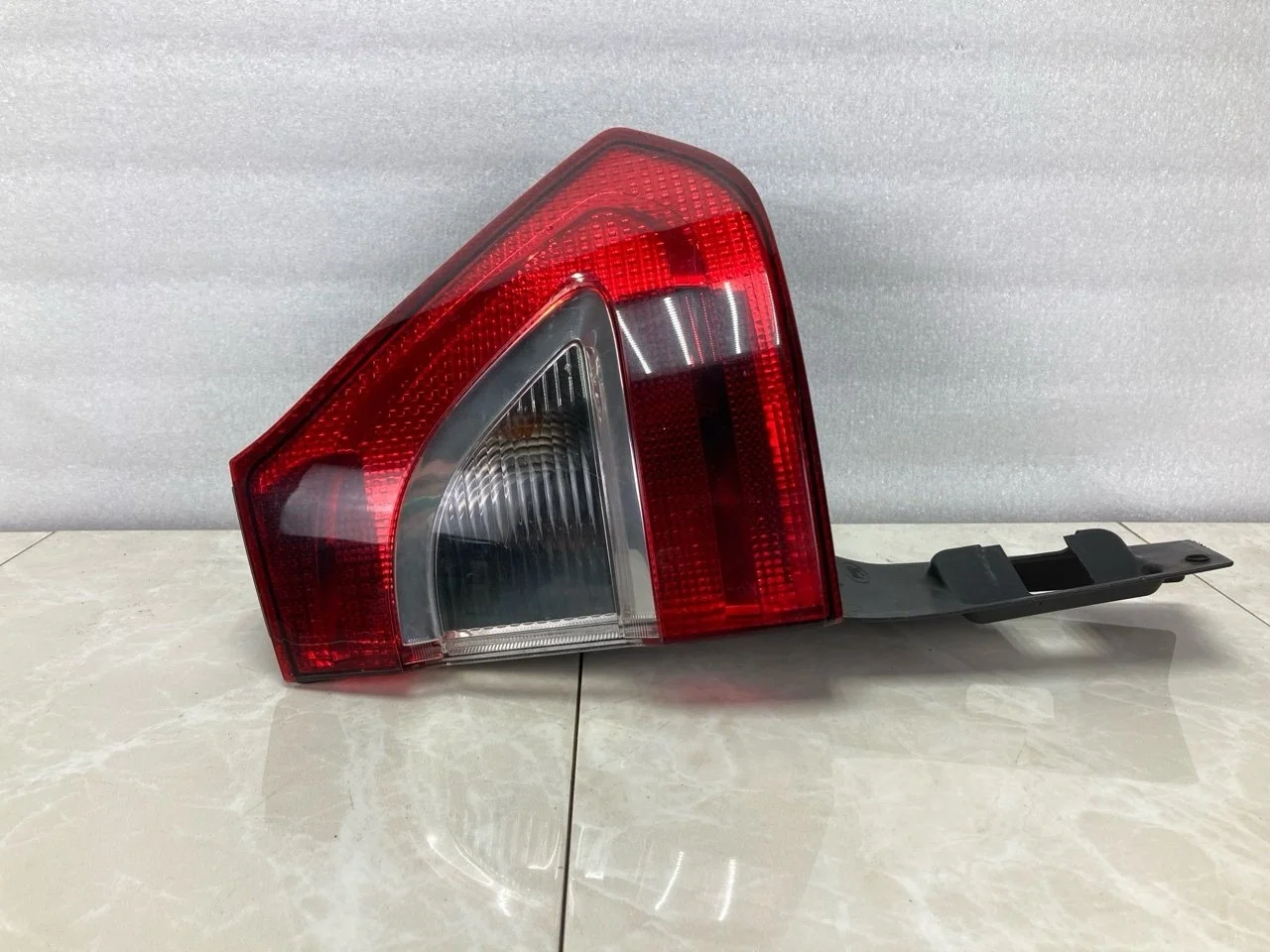 Фонарь Ford Galaxy Cd340 2006-2010 6M2113404EE, задний правый
