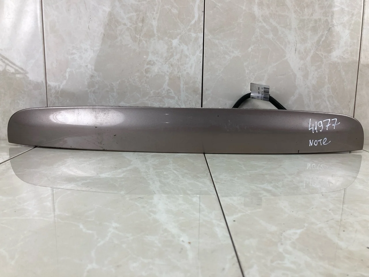 Накладка крышки багажника Nissan Note E11 2005-2013 908129U00H