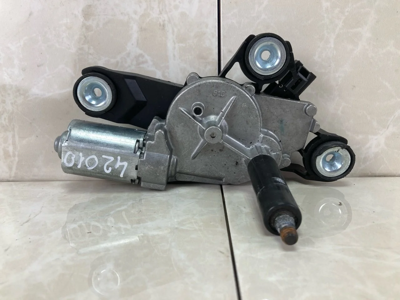 Моторчик дворника Ford Focus 2 2004-2011 1689913 УНИВЕРСАЛ, задний