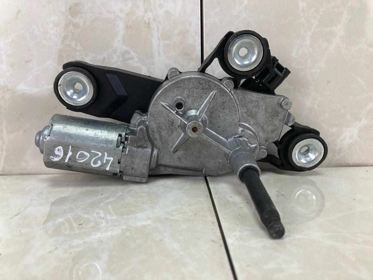 Моторчик дворника Ford Focus 2 2004-2011 1689913 УНИВЕРСАЛ, задний