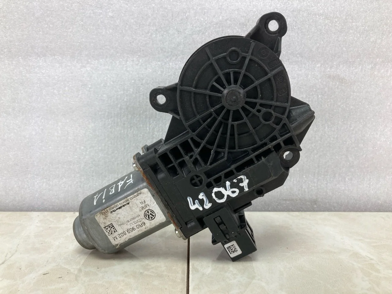 Моторчик стеклоподъемника Skoda Fabia 2 2007-2015 6R0959802M, передний правый