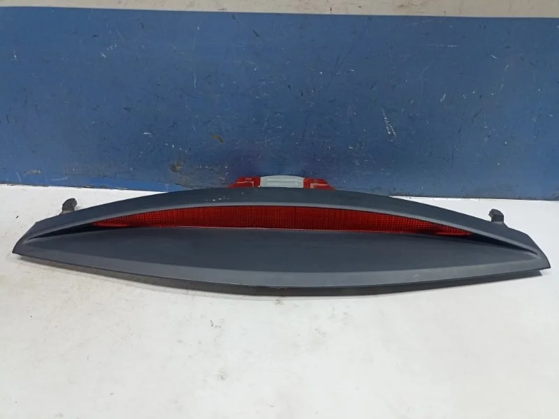 Фонарь стоп-сигнала дополнительный Renault Megane 2 2002-2009 8200175536