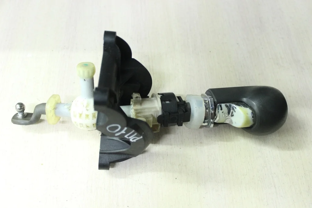 Рычаг КПП Z13DTH дефект ручки Opel Astra H