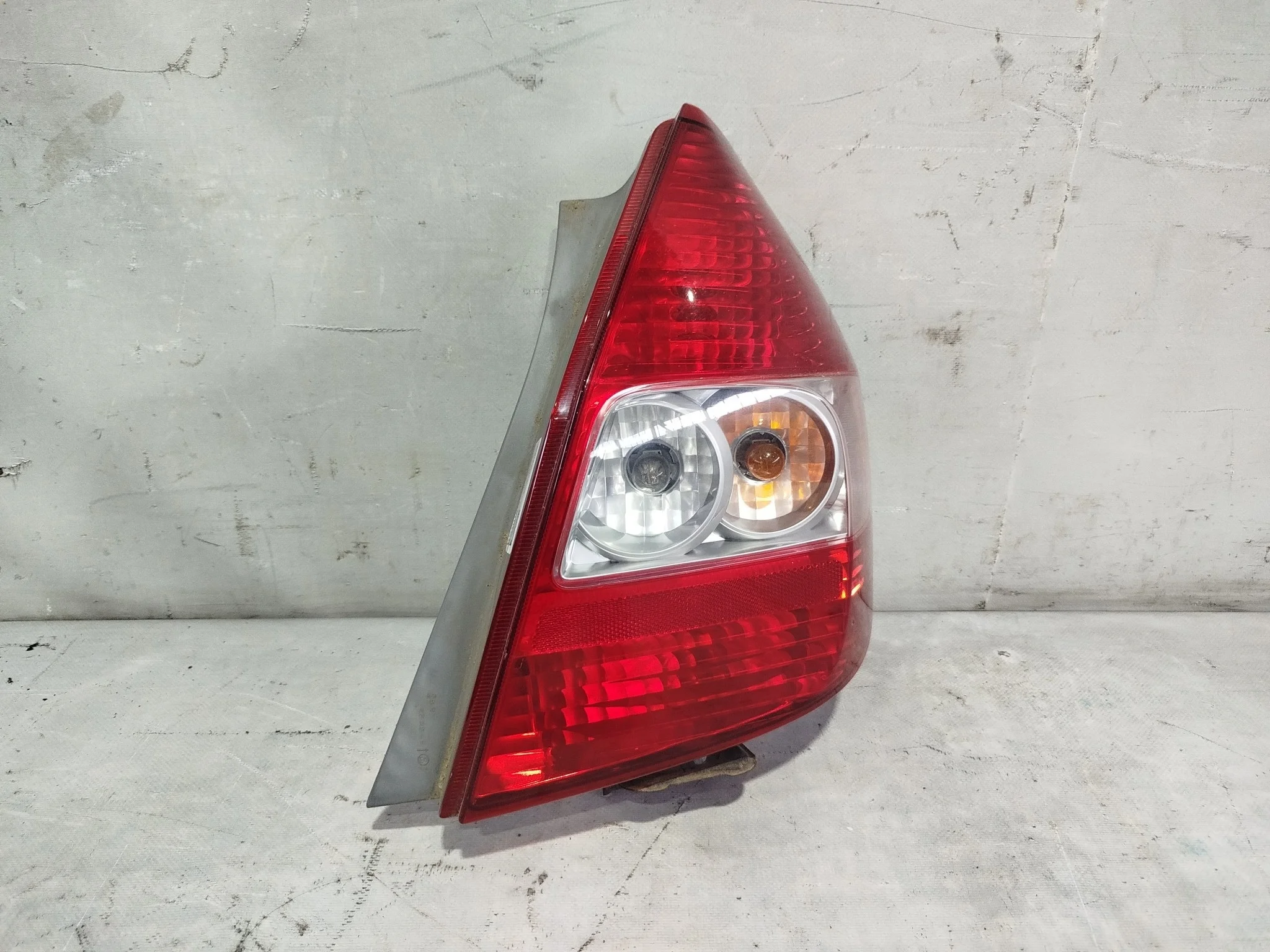 ФОНАРЬ HONDA FIT GD1 GD2 GD3 GD4 4949 БЕЛЫЙ 1 МОДЕЛЬ ПРАВЫЙ 33501SAA003 S3959