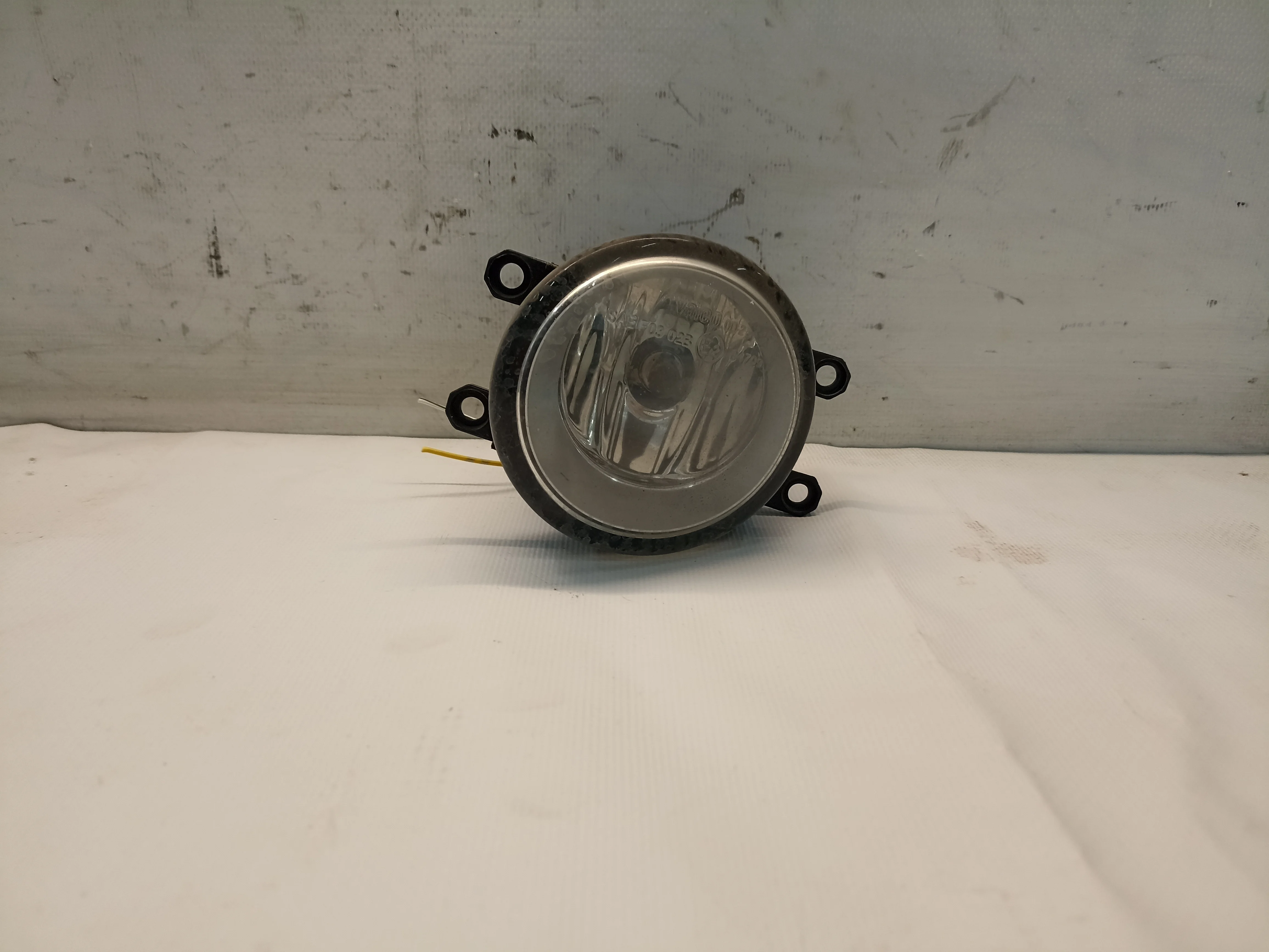 ТУМАНКА TOYOTA DAIHATSU SUBARU LEXUS ... VANGUARD VITZ VOXY WISH YARIS ACA30 ACA31... ZVW35 ZVW40W ZVW41W ZZT250 ZZT251 04709 ЛЕВАЯ БЕЛАЯ 812200D040 QE150Z