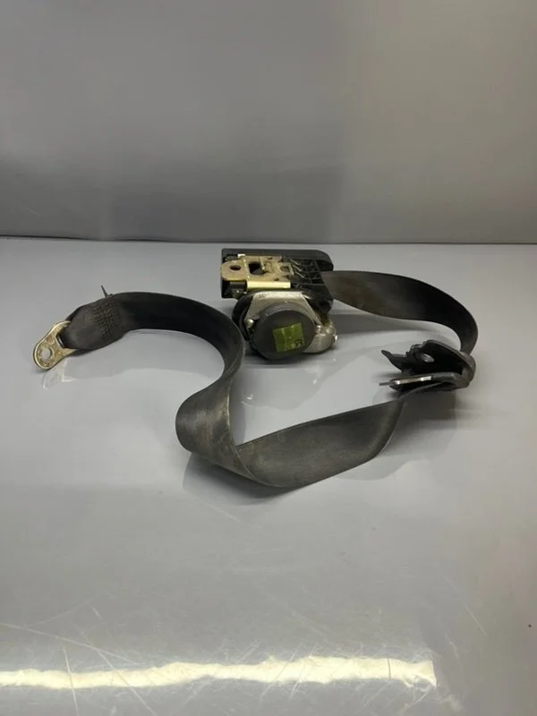 Ремень безопасности Volkswagen Passat 3B1857706B, передний правый