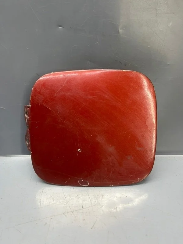Лючок бензобака Mitsubishi Carisma MR125482 1.6
