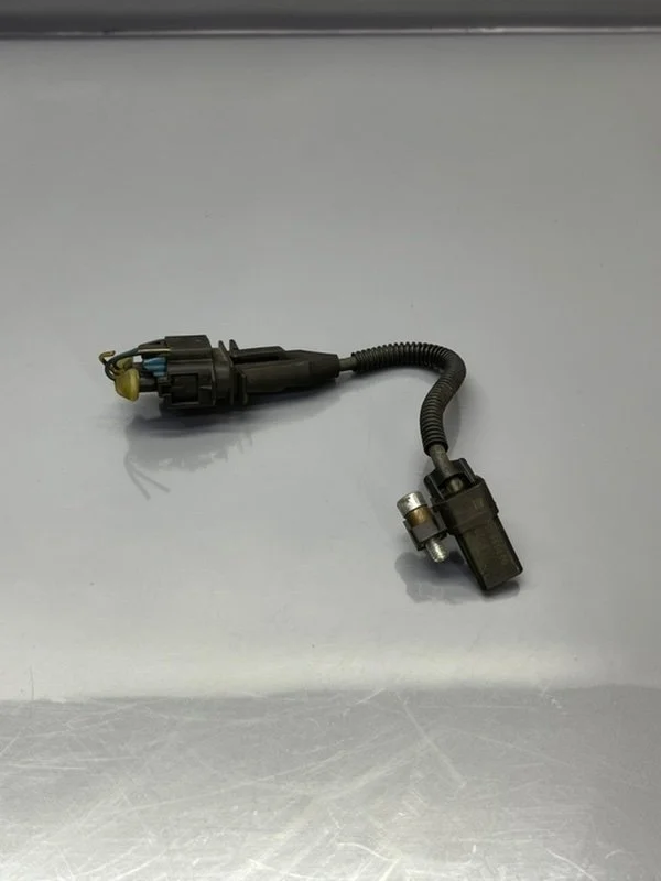 Датчик положения коленвала Opel Astra 2009 55555806