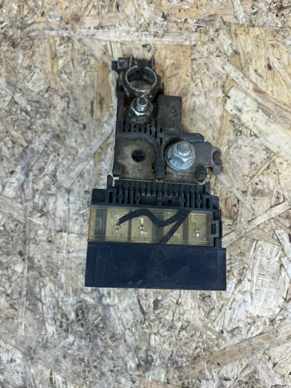 Блок предохранителей под капот Nissan Qashqai 2438079915 J10