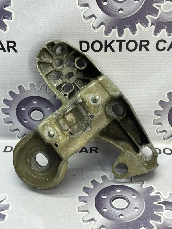 Кронштейн опоры двигателя Volkswagen Passat 2001 4B0199351B B5 2.0, левый