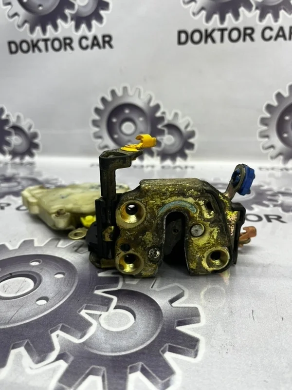Замок двери Nissan Almera 2000 8055261U66 N16, левый