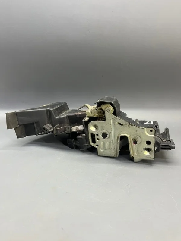 Замок двери Mercedes-Benz W210 1997 A2027203635 1 3.2, передний правый