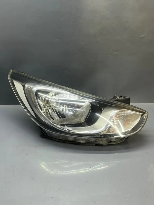 Фара Hyundai Solaris 2011 921024L000 1 1.6, передняя правая