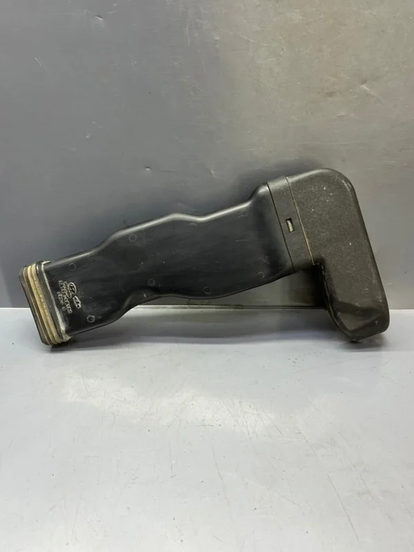 Воздухозаборник Hyundai Solaris 2011 282121R100 1 1.6