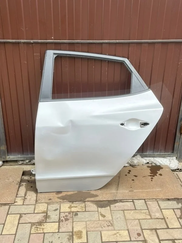 Дверь Hyundai Tucson 2014 770032S000 2 D4HA, задняя левая