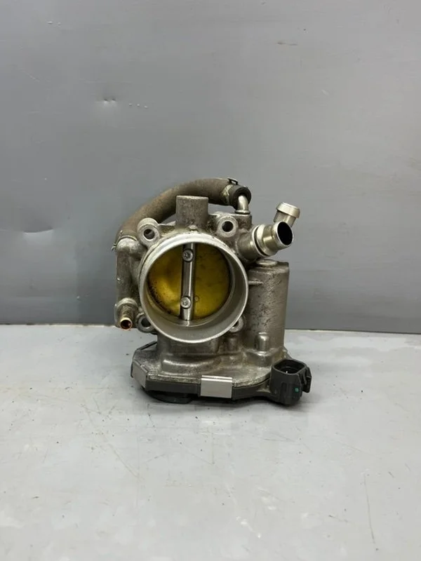 Дроссельная заслонка Opel Astra 2010 55577375 J 1.6