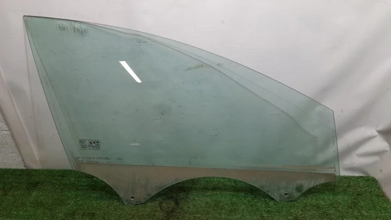 Стекло Ford Mondeo 2009 1507907 4 1.6, переднее правое