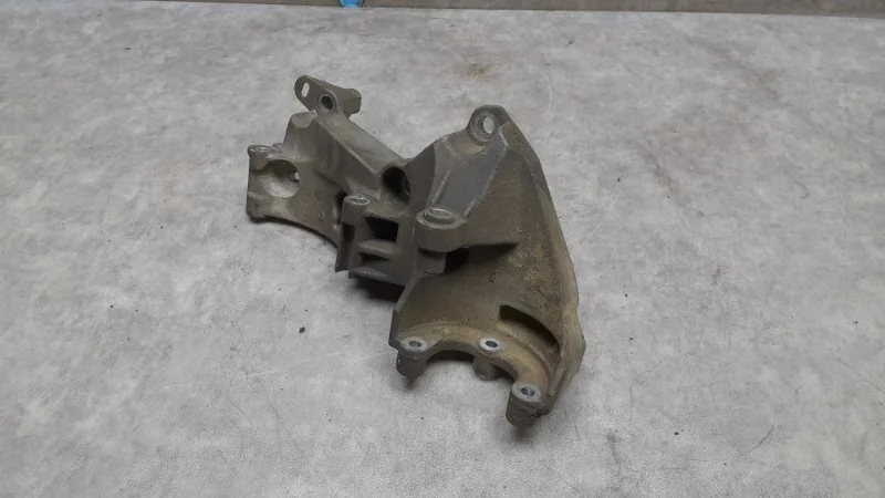 Кронштейн генератора Nissan Almera 2014 8200473400 G15 1.6 K4MA490