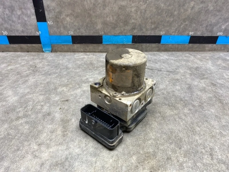 Блок ABS Hyundai I30 2013 6158944200 ХЭТЧ 1.4 G4FA