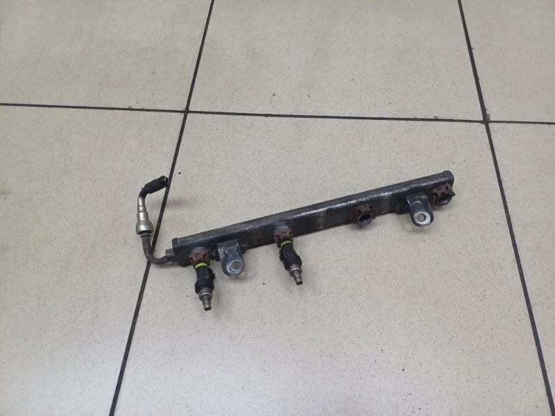 Топливная рейка (рампа) Nissan X-Trail 2008 17520EE30B T31 2.0 MR20DE CVT