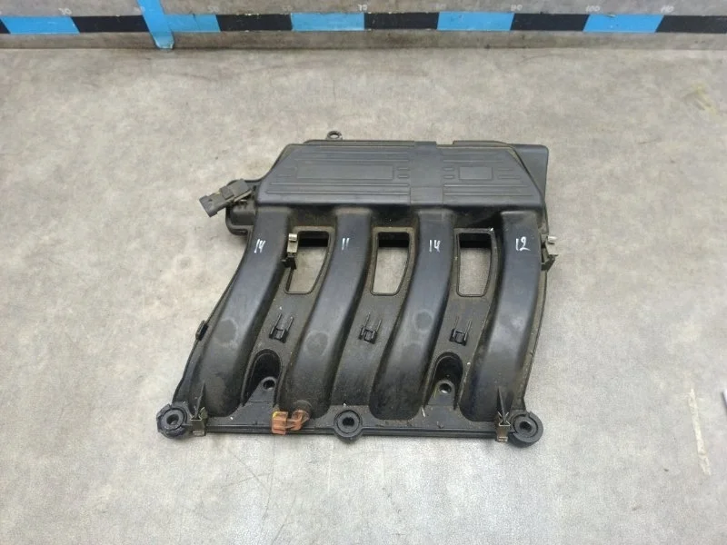 Коллектор впускной Renault Duster 2014 140037159R 4WD 2.0 F4R MT