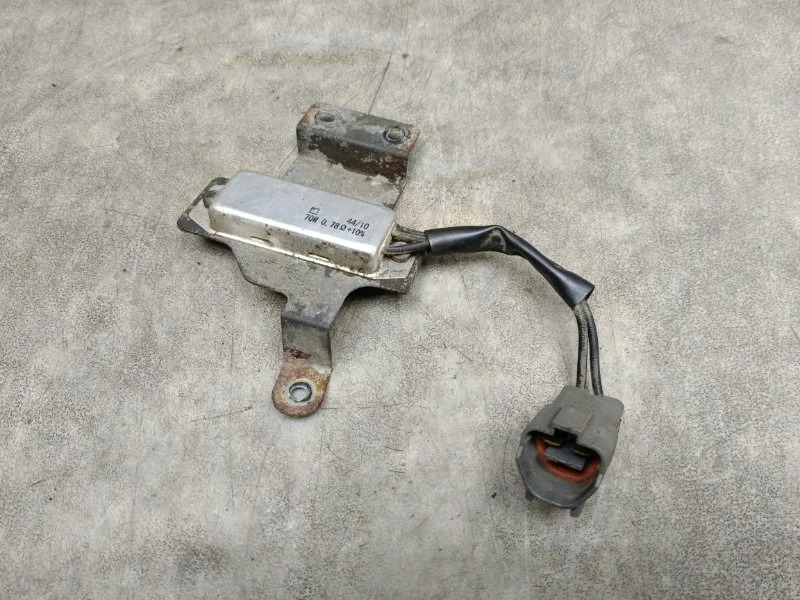 Резистор вентилятора охлаждения Nissan Tiida 2011 21493EW80A ХЭТЧ 1.6 HR16 MT