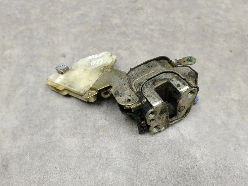 Замок двери Nissan Almera 2004 8055261U66 N16 1.5 QG15 MT, передний правый
