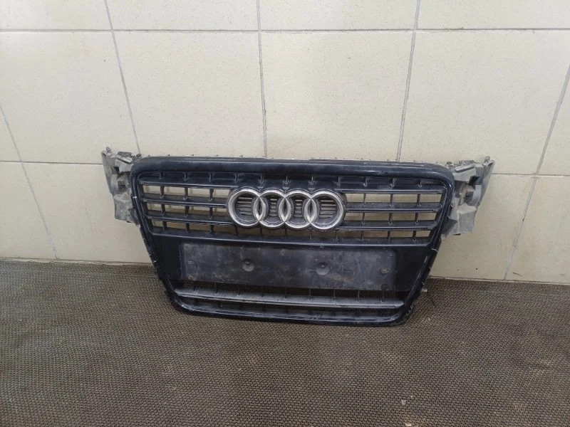 Решетка радиатора Audi A4 2010 8K0853651 B8 1.8 CDHB