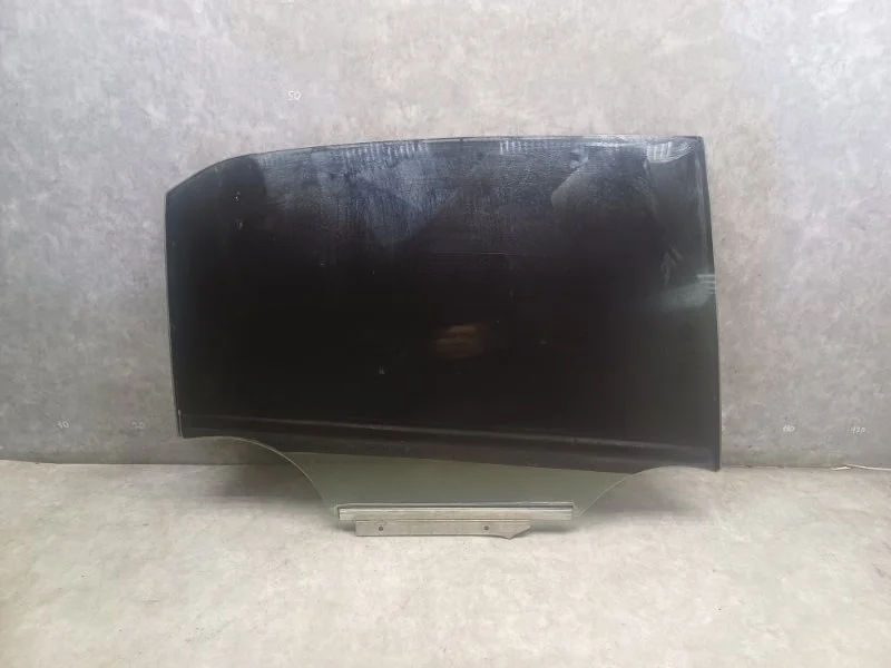 Стекло двери Toyota Corolla 2007 6811312770 E140 1.6 1ZRFE, заднее правое