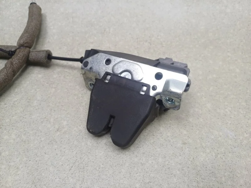 Замок багажника Mercedes-Benz C-Class 2008 A2047500185 W204 3.0 AT M272