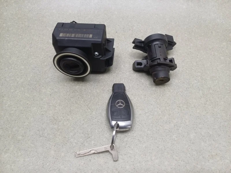 Замок зажигания Mercedes-Benz C-Class 2008 A2045451308 W204 3.0 AT M272