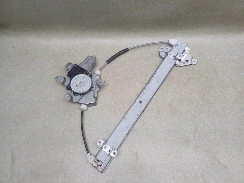 Стеклоподъемник Nissan Juke 2012 80730JX00C 1.6 HR16, передний правый
